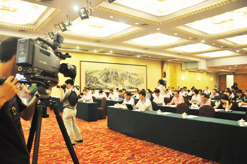 首届环鄱阳湖国际自行车大赛新闻发布会举行