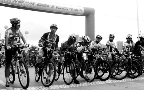 �ڶ��칫·���г����������������г��־�ս����(ͼ)