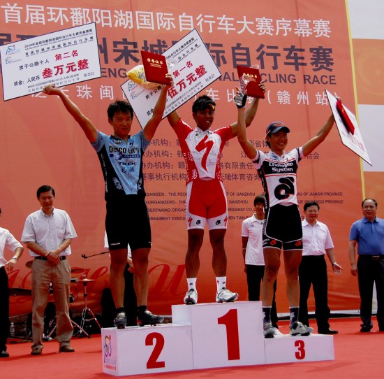 ͼ��-��۶�����������г�������Ļ���콱̨����ף