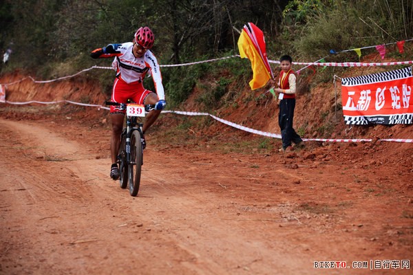 &ldquo;��·�˱�&rdquo;�����׽�ɽ��