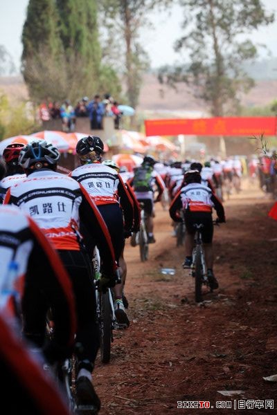 &ldquo;��·�˱�&rdquo;�����׽�ɽ��