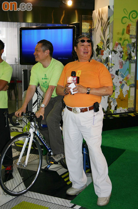 洪金宝自行车助学