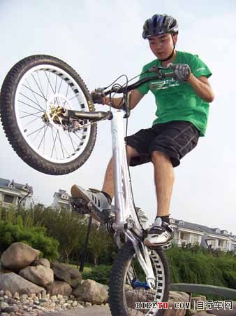 自行车攀爬运动