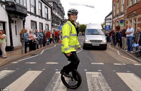 Ӣ��1��Ů������ֳ�Ѳ��(��ͼ)