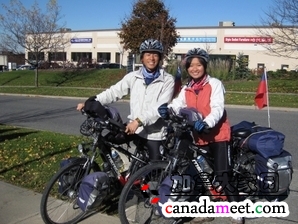 华裔夫妇两年骑自行车走20国