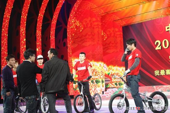 极限单车亮相元宵晚会