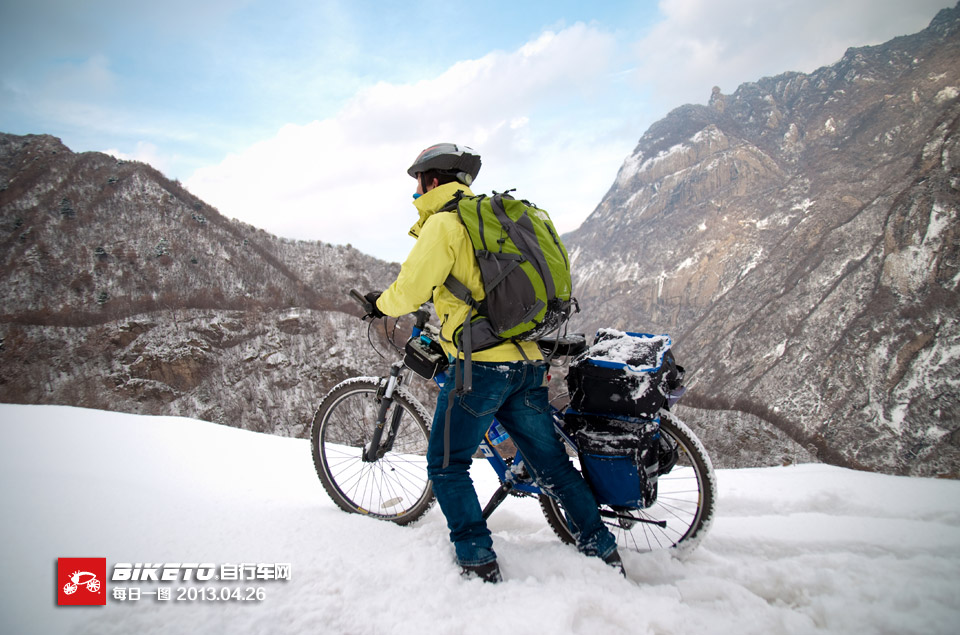 ������Խ�����ѩɽ