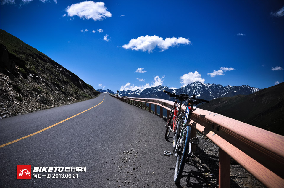 ���а���ɽ��·��ǰ��