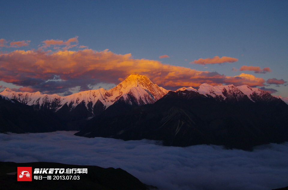贡嘎山和云海 贡嘎山和云海