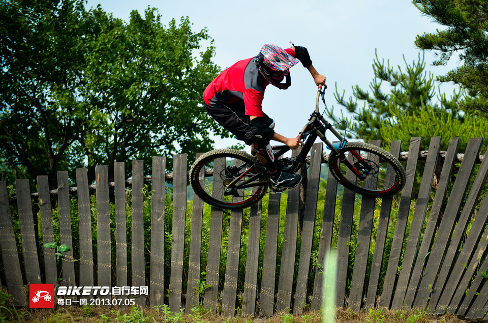 飞跃木板墙 飞跃木板墙