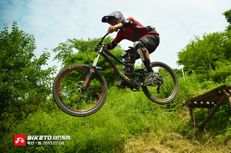 展翅飞翔 展翅飞翔