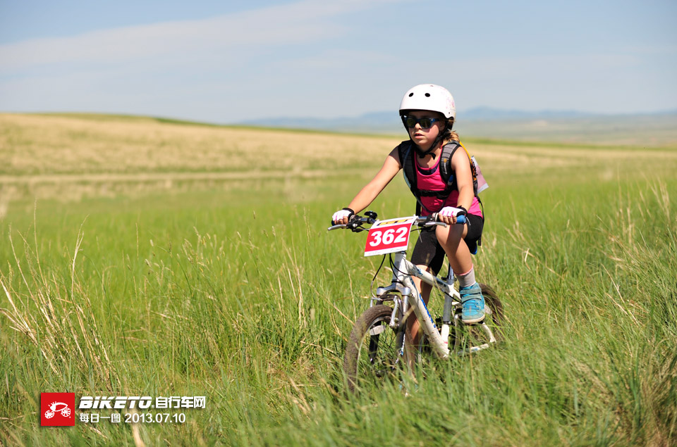 草原赛场上的小朋友 草原赛场上的小朋友