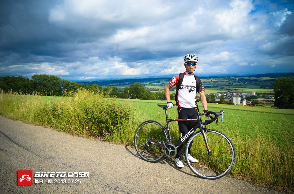 你想在桌面风景里骑车吗 你想在桌面风景里骑车吗