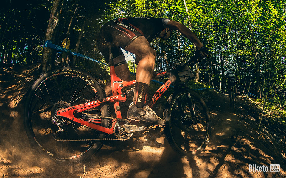 自行车美图摄影_BIKETO美骑网【每日一图】阴郁的冬日就希望能来点儿刺激 自行车美图摄影_BIKETO美骑网【每日一图】阴郁的冬日就希望能来点儿刺激