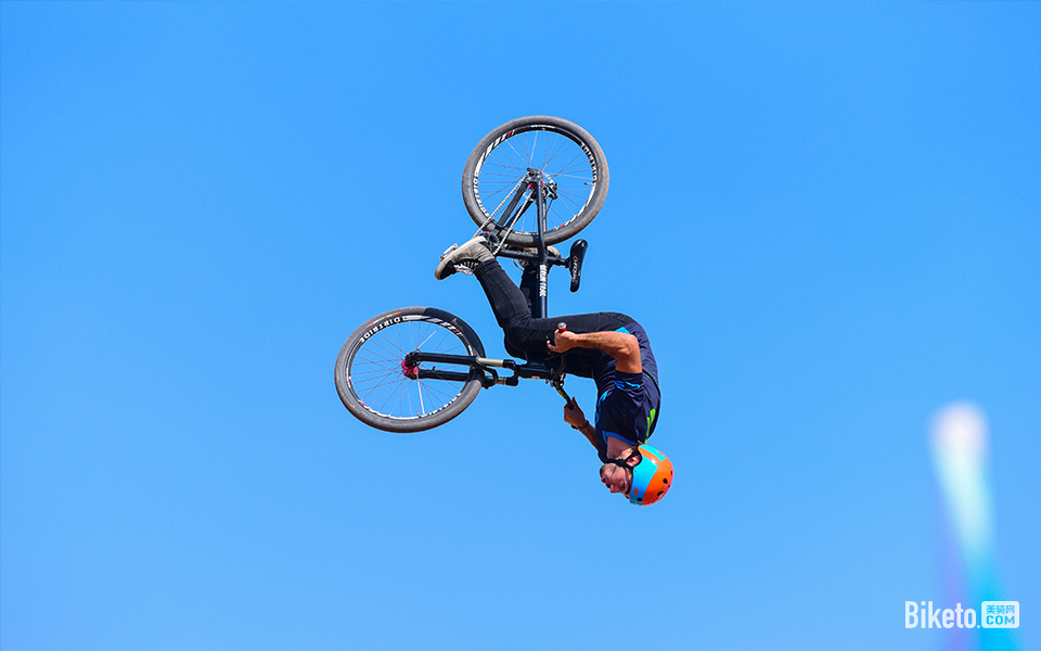 自行车美图摄影_BIKETO美骑网【每日一图】今天星期五 自行车美图摄影_BIKETO美骑网【每日一图】今天星期五
