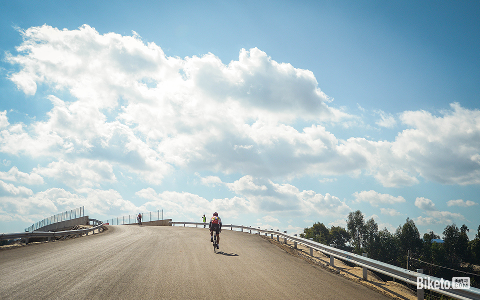 自行车美图摄影_BIKETO美骑网【每日一图】你咋不上天 自行车美图摄影_BIKETO美骑网【每日一图】你咋不上天