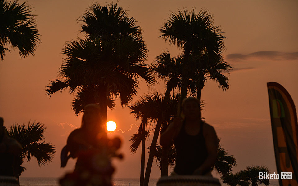 自行车美图摄影_BIKETO美骑网【每日一图】椰风海韵 自行车美图摄影_BIKETO美骑网【每日一图】椰风海韵
