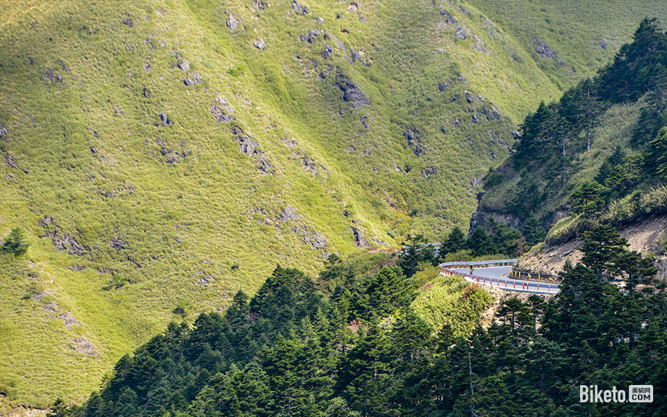 自行车美图摄影_BIKETO美骑网【每日一图】穿梭在山里 自行车美图摄影_BIKETO美骑网【每日一图】穿梭在山里