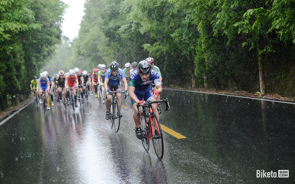 自行车美图摄影_BIKETO美骑网【每日一图】雨战黄山格兰枫度 自行车美图摄影_BIKETO美骑网【每日一图】雨战黄山格兰枫度