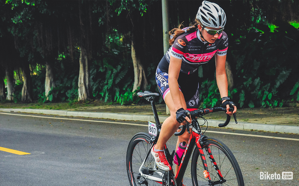 自行车美图摄影_BIKETO美骑网【每日一图】越漂亮的妹子骑车越努力 自行车美图摄影_BIKETO美骑网【每日一图】越漂亮的妹子骑车越努力