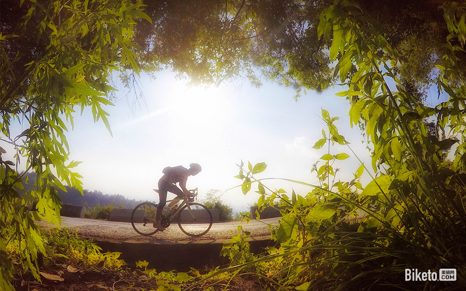 自行车美图摄影_BIKETO美骑网【每日一图】飚速(伪)宅男 自行车美图摄影_BIKETO美骑网【每日一图】飚速(伪)宅男