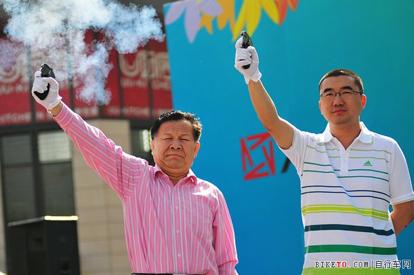 万科:推广自行车文化 践行绿色环保理念(图文)