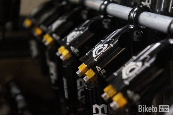 如何调节避震-设置压缩和回弹阻尼 如何调节避震-设置压缩和回弹阻尼