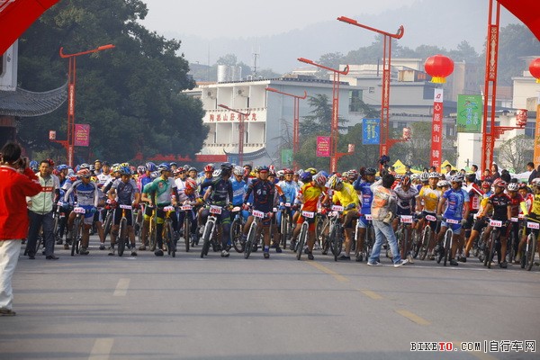 ���Ӿ�Ӣ�鳵������㴦�ȴ�����ǹ��