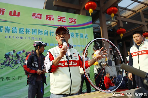 久裕公司林经理介绍Novatec的轮组