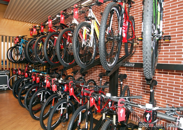 武汉Specialized概念店开业,武汉闪电概念店,武汉闪电自行车