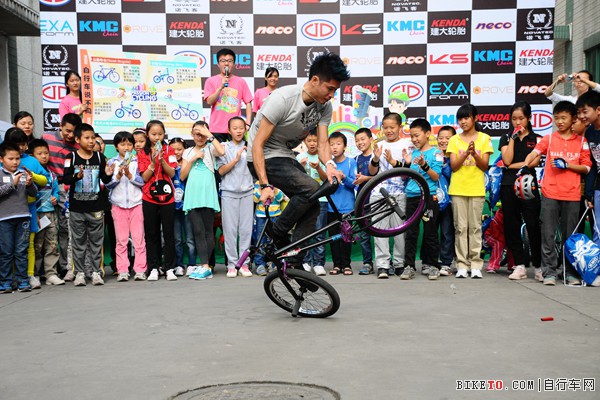 钟腾飞.jpg 钟腾飞.jpg