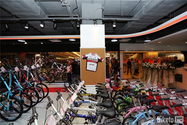 自行车陈列区 自行车陈列区