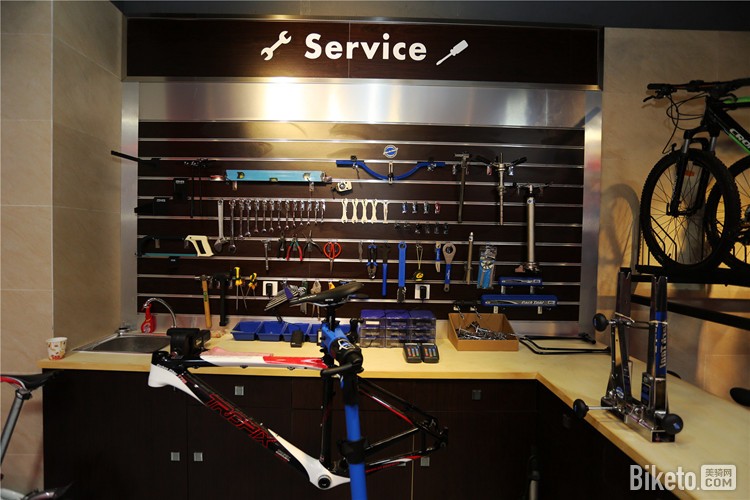 װ�����������