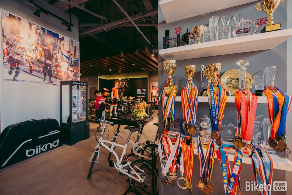 SPECIALIZED浦东车店开业-店主荣誉 SPECIALIZED浦东车店开业-店主荣誉