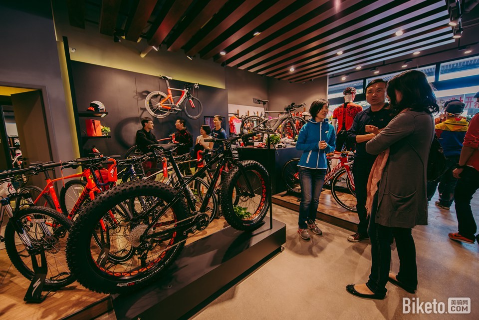 SPECIALIZED浦东车店开业-Nicole讲解知识 SPECIALIZED浦东车店开业-Nicole讲解知识