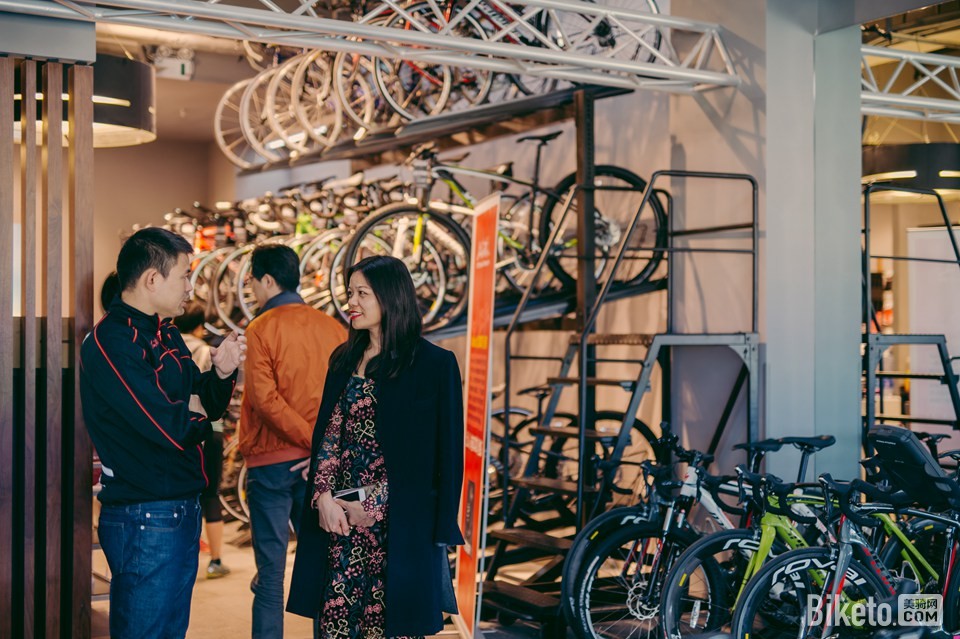 SPECIALIZED浦东车店开业-Bruce教导车友 SPECIALIZED浦东车店开业-Bruce教导车友