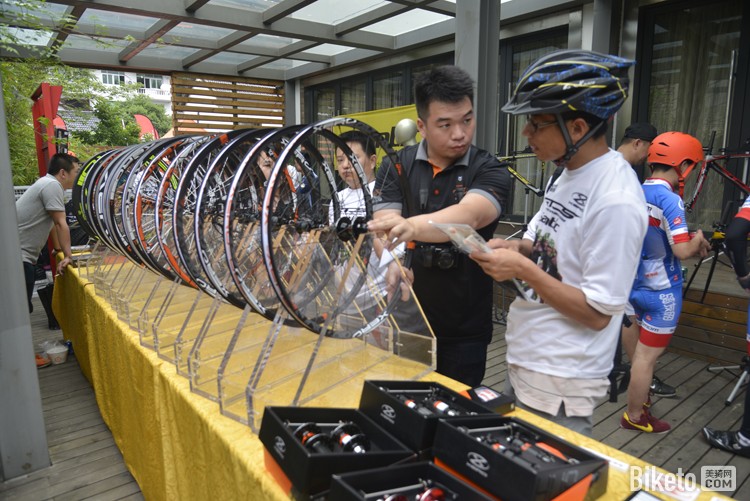 ��Ԫ��Ʒ�������۷�רԱSam���ĵ�Ϊÿλ���˽������鼰���ĵ��ص�ͼ�����