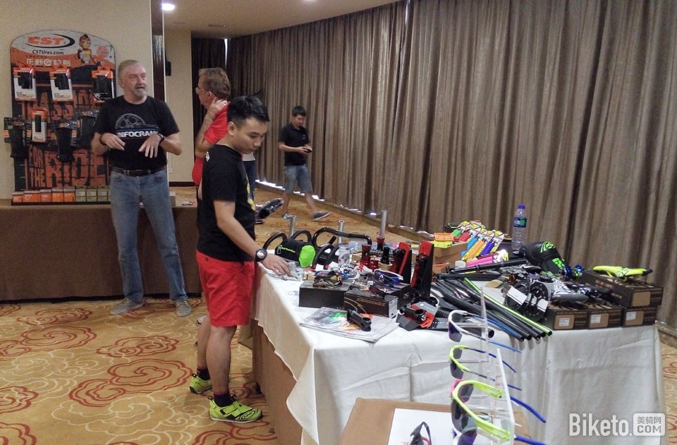 �ܱ߳��̽���