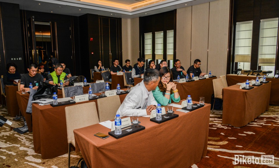 参与SR发布会的嘉宾 参与SR发布会的嘉宾