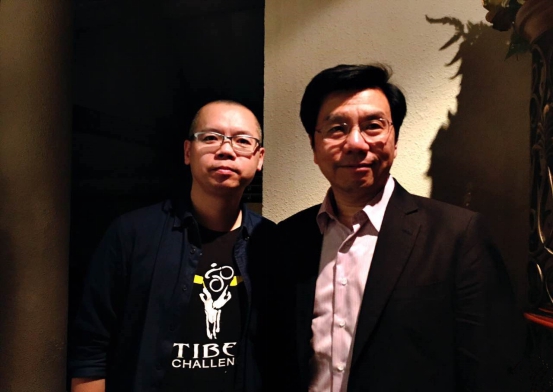 美骑CEO周福源与创新工场CEO李开复合影 美骑CEO周福源与创新工场CEO李开复合影