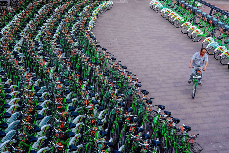 �������г���չ˼��