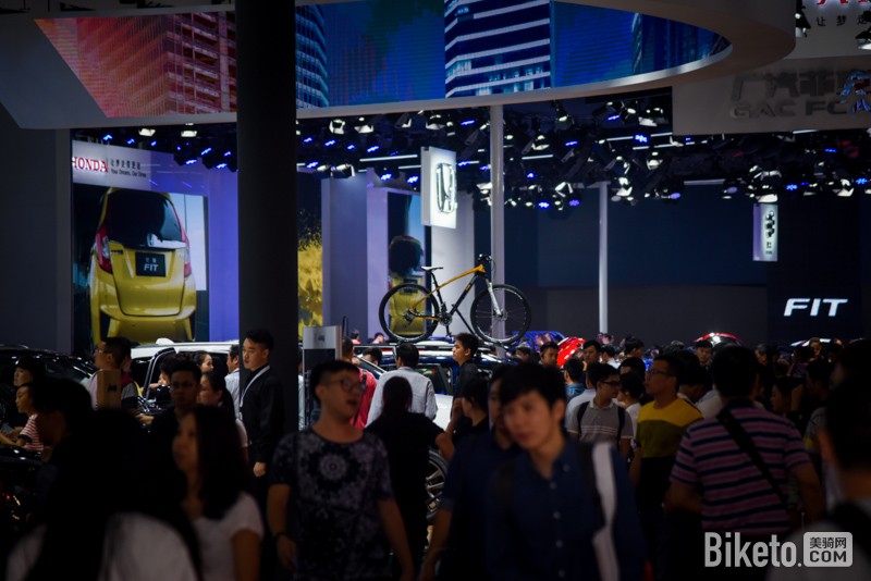 广州汽车展上的自行车元素 广州汽车展上的自行车元素
