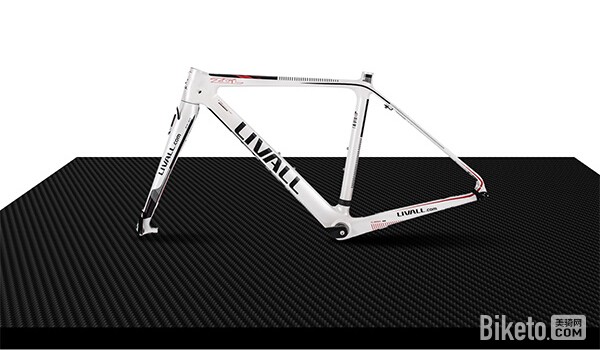 在骑行头盔之外,LIVALL也已经开始切入整车以及滑雪头盔的制作 在骑行头盔之外,LIVALL也已经开始切入整车以及滑雪头盔的制作