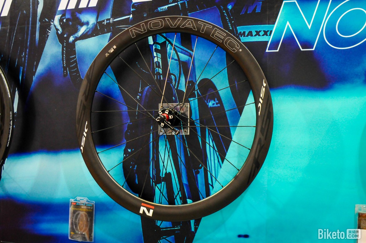 Novatec R5碳纤维公路轮组碟刹版,兼容QR快拆和桶轴 Novatec R5碳纤维公路轮组碟刹版,兼容QR快拆和桶轴