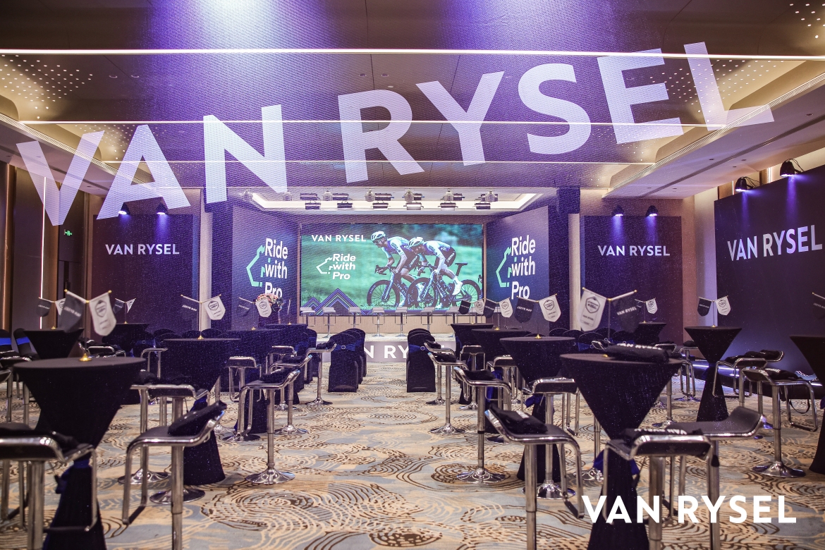 VAN RYSEL RIDE WITH PRO