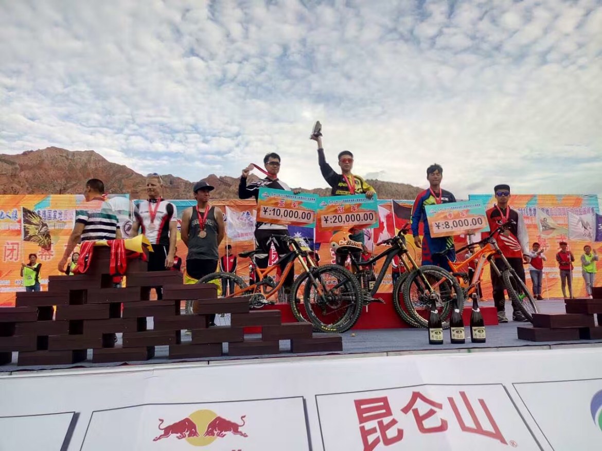 完美车业×肖聪 正式签约 以冠军标准 铸就避震专业品质