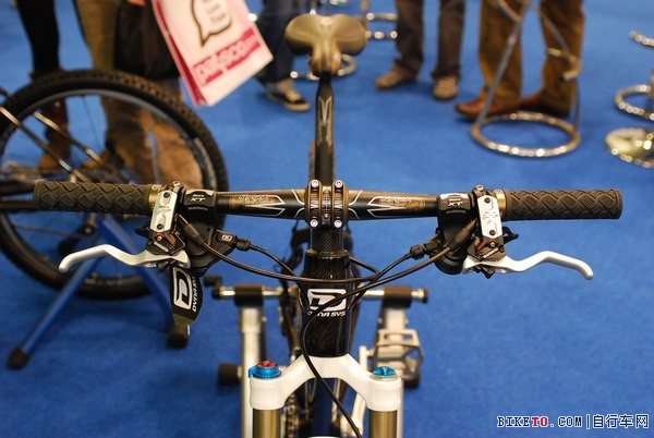 ̨���������г�չ