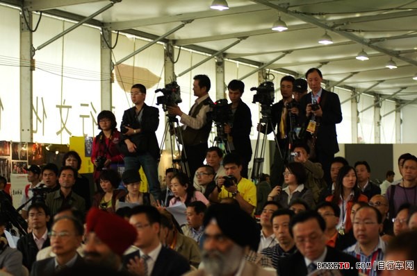 �Ϻ�չ��һ��