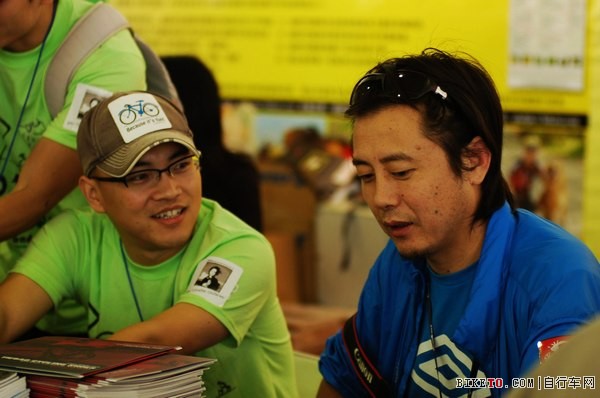 �Ϻ�չ��һ��