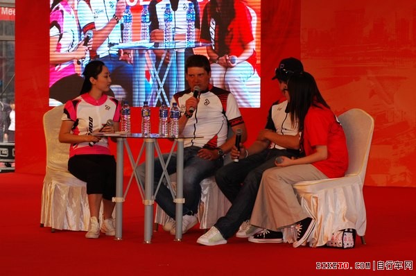 �Ϻ�չ��һ��